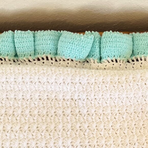 Handmade Green/White Unisex Crocheted Thick Double Ruffle Baby/Crib Blanket - Picture 5 of 9